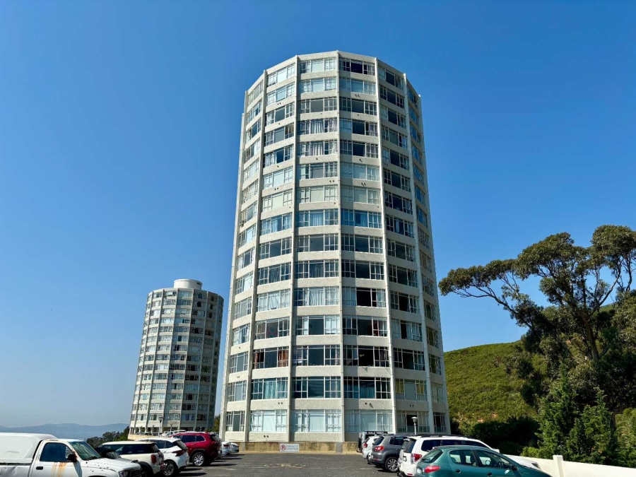 2 Bedroom Property for Sale in Vredehoek Western Cape